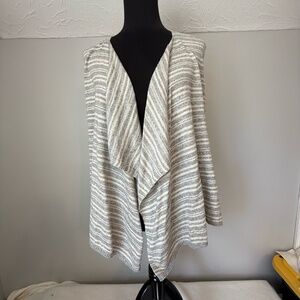 Eddie Bauer Womens sleeveless Vest Size Medium Cream Gray Lightweight Casual